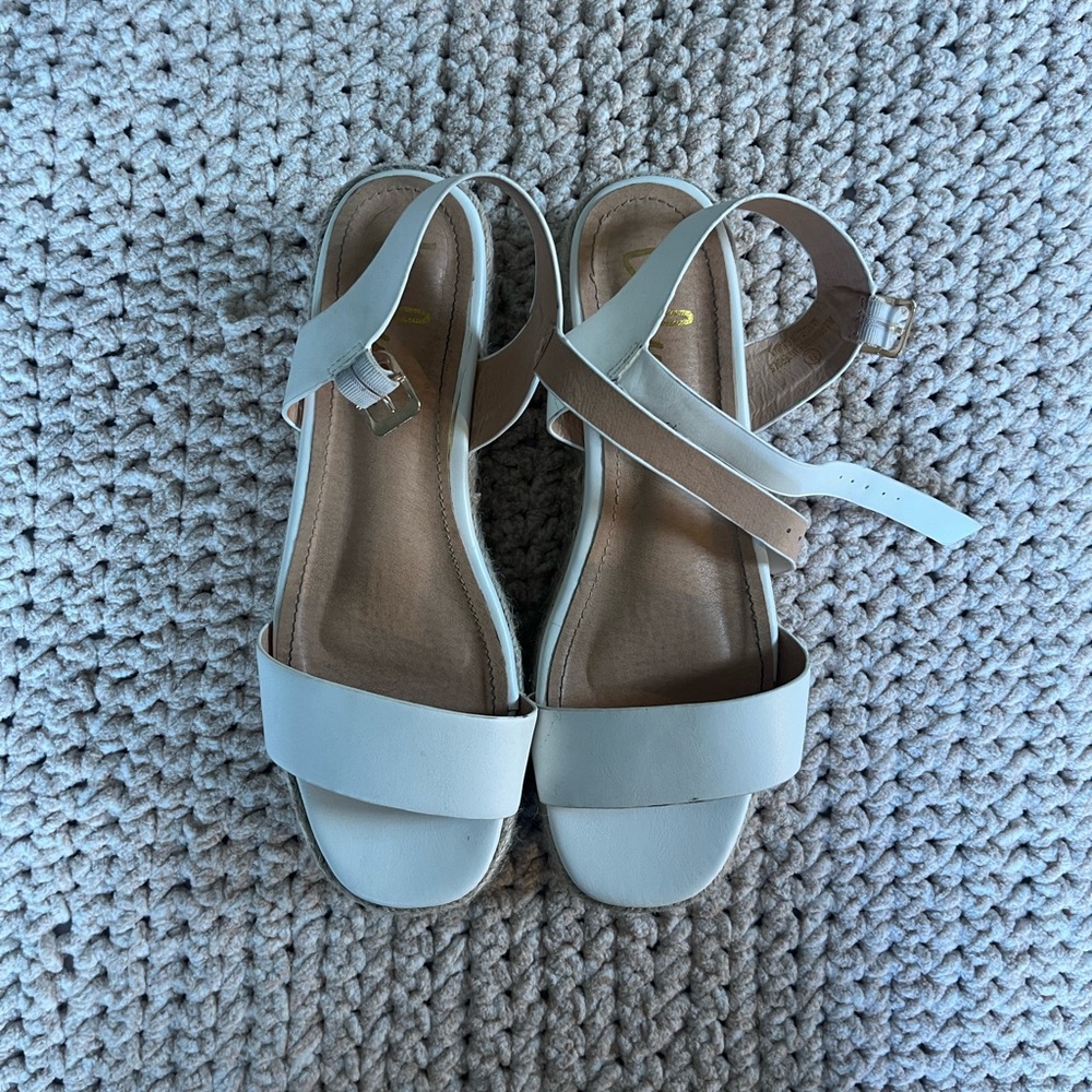Lulus platform Sandals
